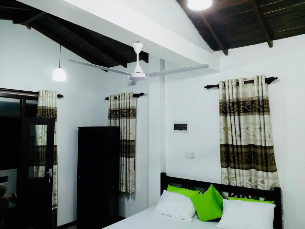 Hikkaduwa Family Inn ภายนอก รูปภาพ