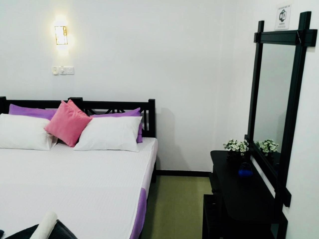 Hikkaduwa Family Inn ภายนอก รูปภาพ
