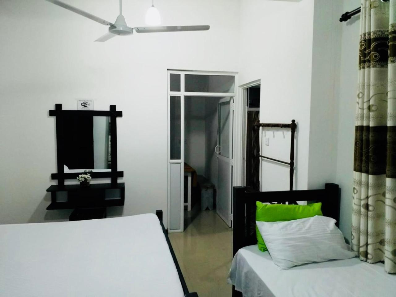 Hikkaduwa Family Inn ภายนอก รูปภาพ