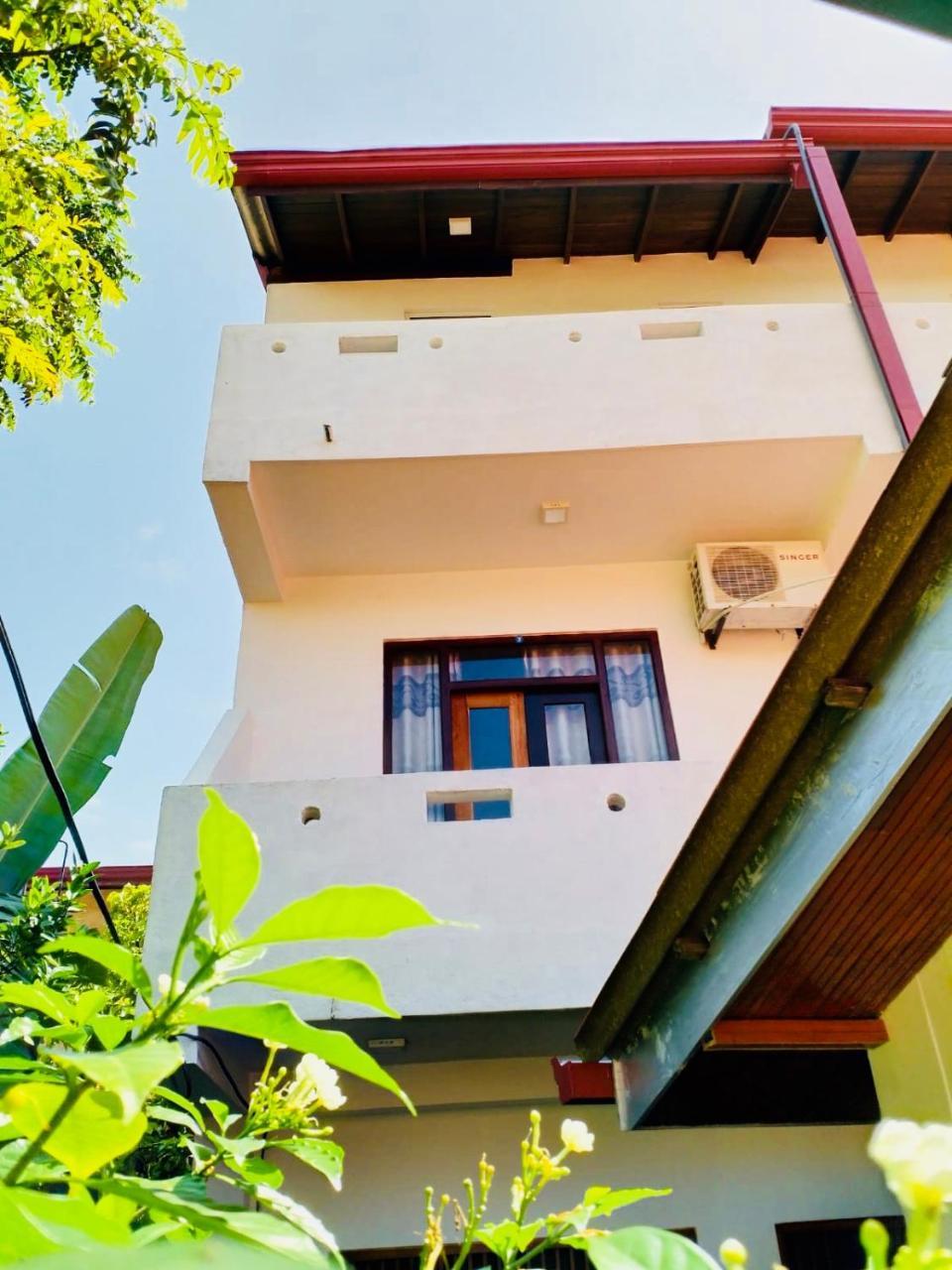 Hikkaduwa Family Inn ภายนอก รูปภาพ