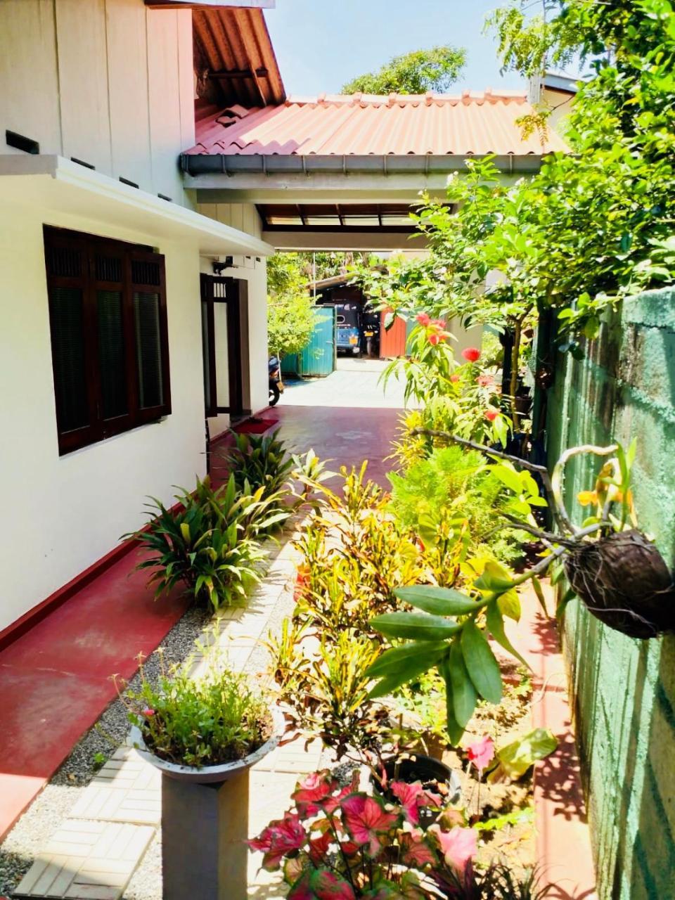 Hikkaduwa Family Inn ภายนอก รูปภาพ