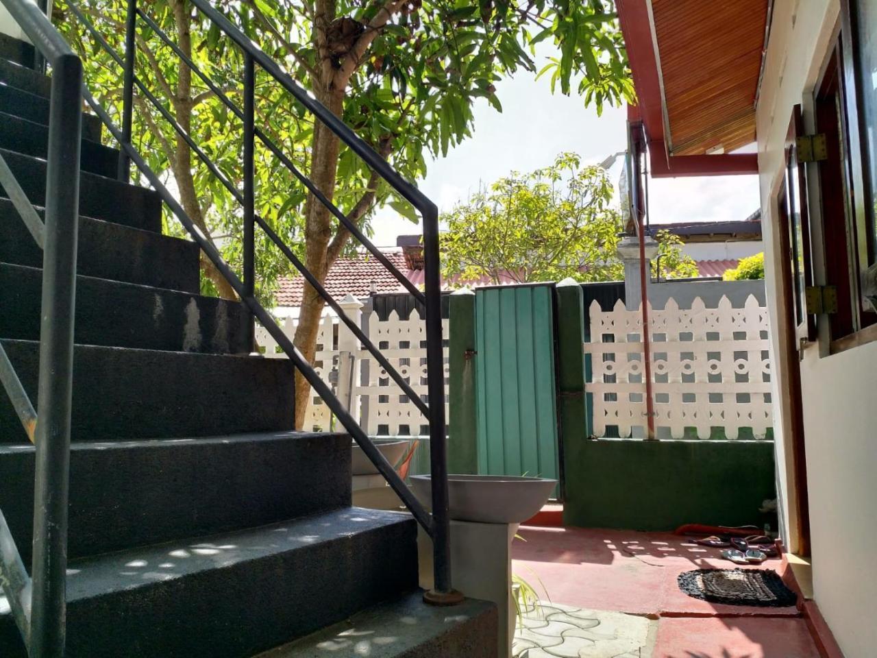 Hikkaduwa Family Inn ภายนอก รูปภาพ