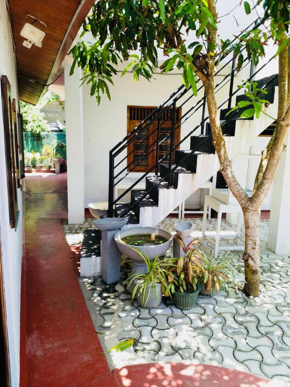 Hikkaduwa Family Inn ภายนอก รูปภาพ